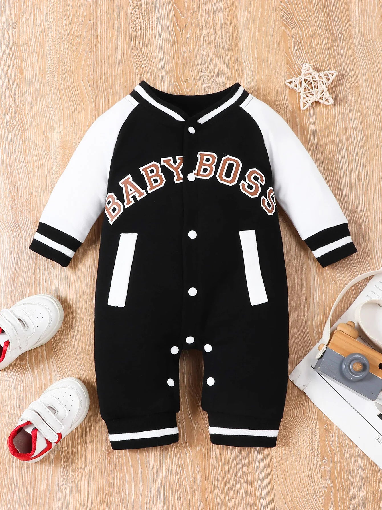 Newborn Baby Boy - Long sleeved round neck baby boy jumpsuit 'Baby Boss'