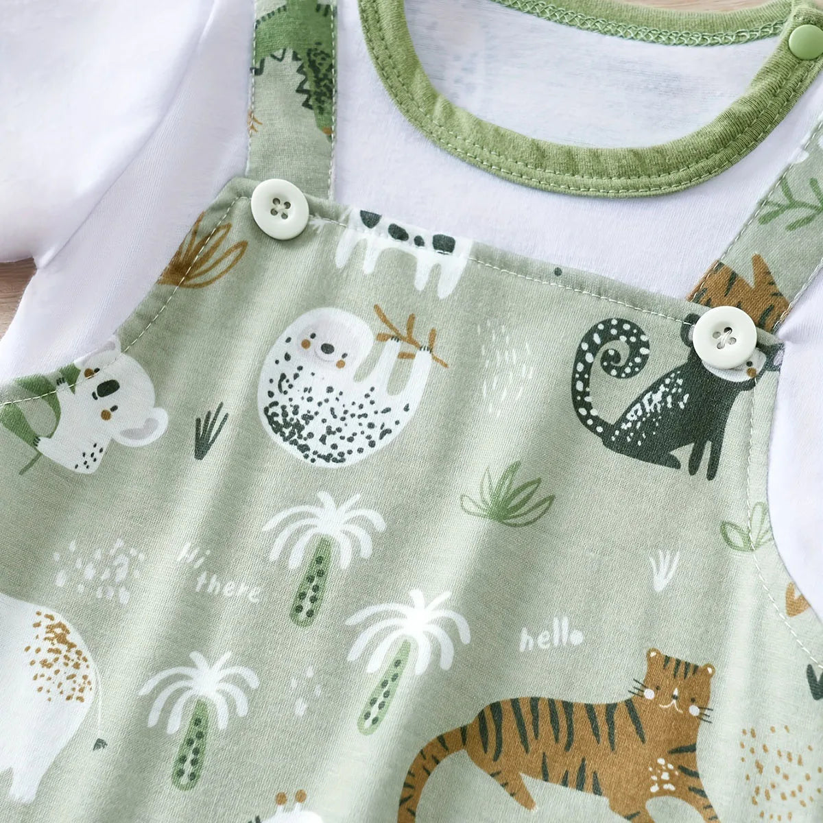 Adorable Infant Zoo Animal Print Romper – Faux Two-Piece Short Sleeve Bodysuit for Newborn Baby Boys (0-18Months).