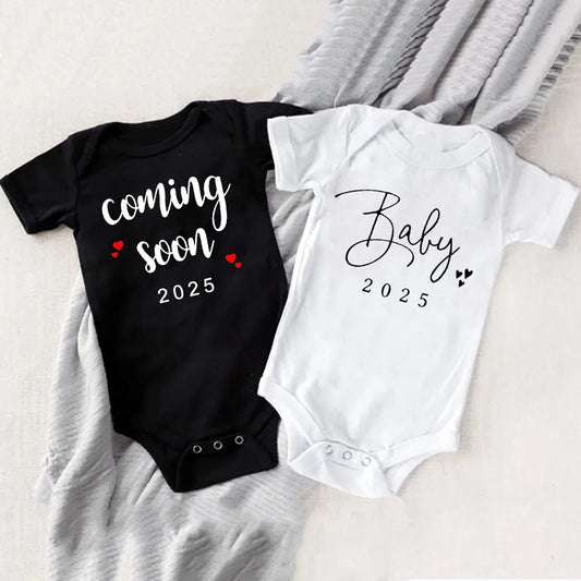 Coming Soon: 2025 Newborn Baby Rompers! Perfect for Summer, our adorable bodysuits for boys and girls are ideal for pregnancy reveals or toddler jumpsuits