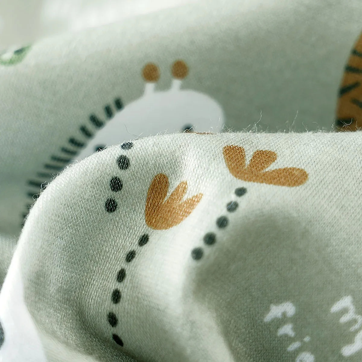 Adorable Infant Zoo Animal Print Romper – Faux Two-Piece Short Sleeve Bodysuit for Newborn Baby Boys (0-18Months).